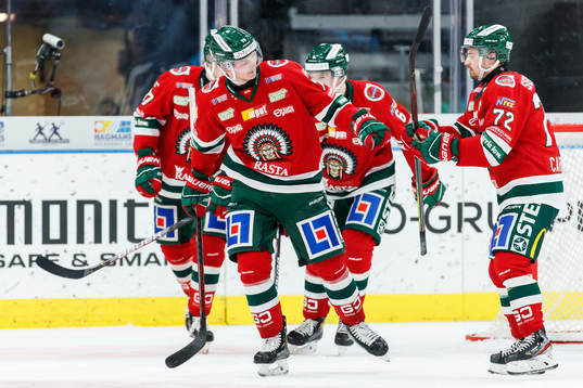 Frölundas Christoffer Ehn jublar med lagkamrater