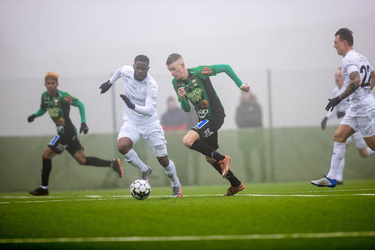 Varbergs Rasmus Cronvall mot Örgrytes Abdoul Razak
