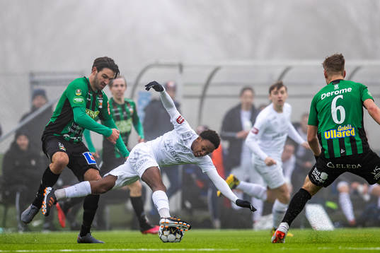 Varbergs Gideon Mensah mot Örgrytes Aydarus Abukar