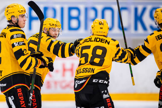 Skellefteås Oscar Möller jublar