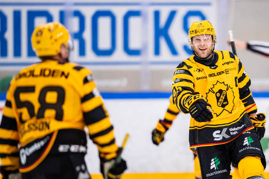 Skellefteås Oscar Möller jublar