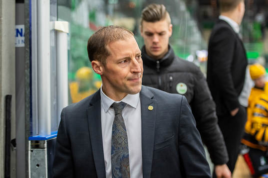 Rögles tränare Cam Abbott deppar