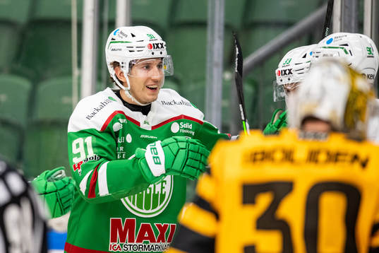 Rögles Adam Tambellini jublar