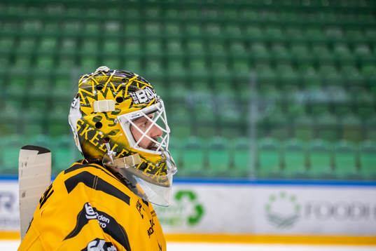 Skellefteås målvakt Gustaf Lindvall deppar