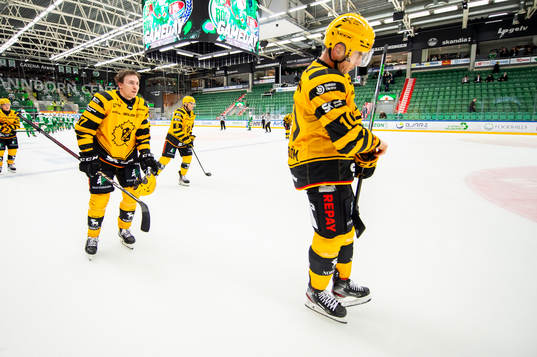 Skellefteås Pär Lindholm  och Joakim Lindström  deppar