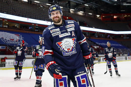 Målgörare 4-2 Linköpings Jonas Holös jublar