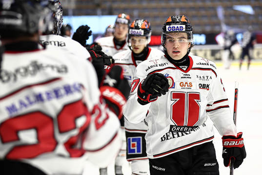 Örebros Glenn Gustafsson jublar