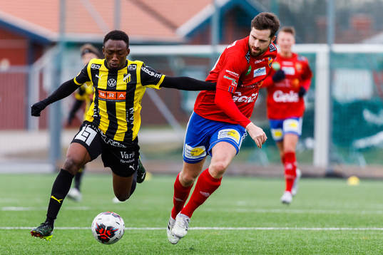 Häckens Bénie Adama Traore och Gauthiods Erik Forsblad