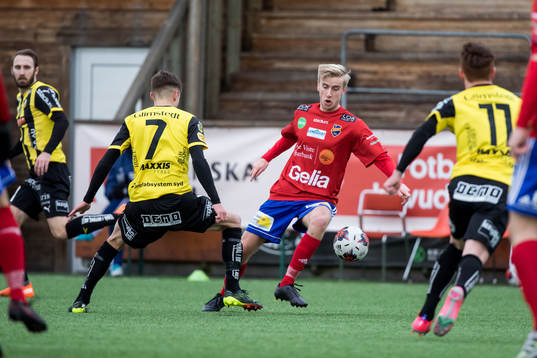 Gauthiods Filip Kalmertun och Häckens Leo Bengtsson