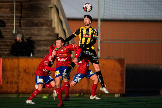Häckens Rasmus Lindgren och Gauthiods Jonatan Nilsson
