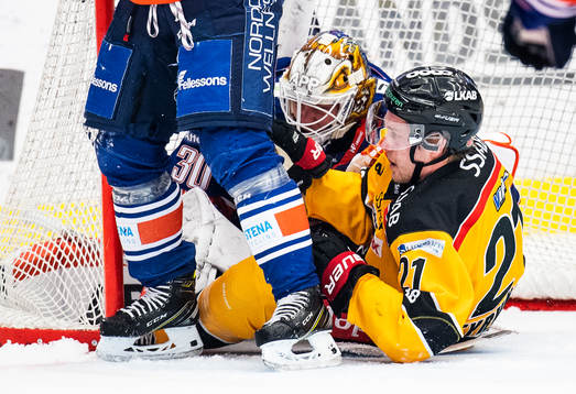 Växjös målvakt Viktor Fasth och Luleås Juhani Tyrväinen