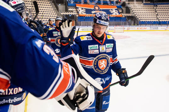 Växjös Joel Persson jublar