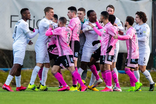 Helsingborgs och Dalkurds spelare i bråk