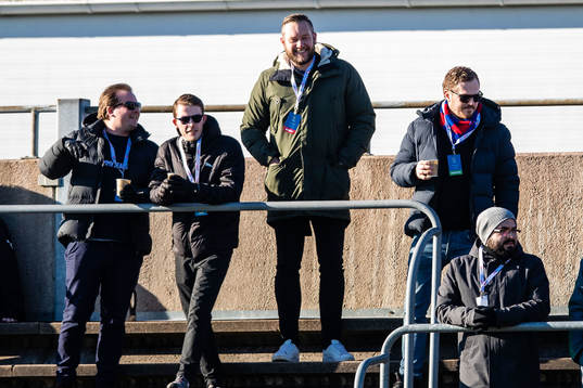 Helsingborgs klubbdirektör Joel Sandborg på läktaren