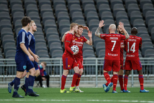 Djurgårdens Aslak Witry jublar med lagkamrater