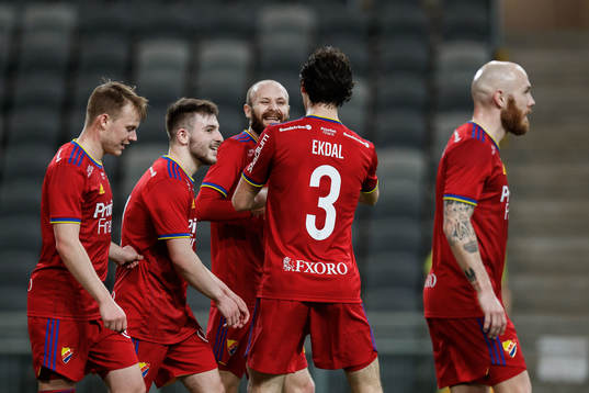 Djurgårdens Curtis Edwards jublar med lagkamrater