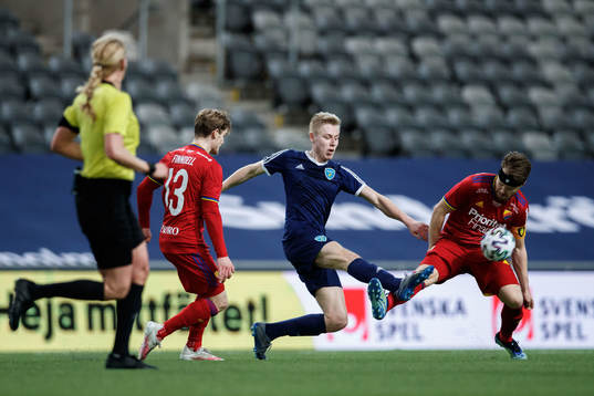 Umeås Victor Kamf och Djurgårdens Jacob Une Larsson