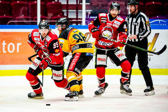 Malmö Redhawks Carl Persson och Adam Johnson mot Luleås