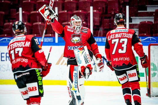 Malmö Redhawks målvakt Lars Volden jublar