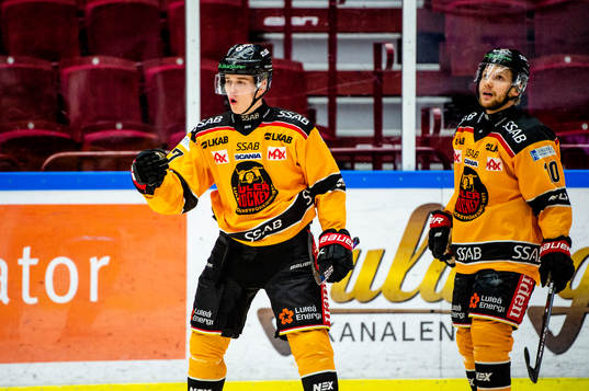 Luleås Nils Lundkvist och Einar Emanuelsson jublar
