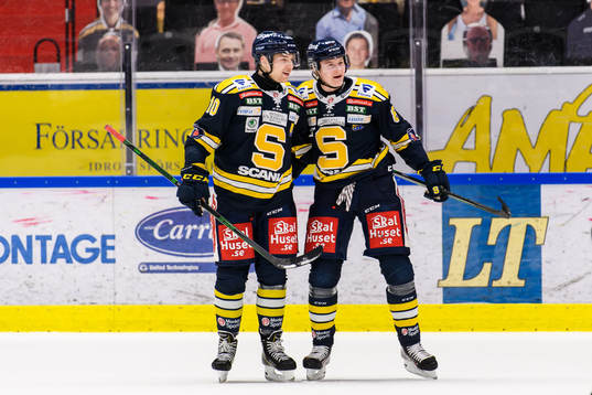 Södertäljes Lucas Nordsäter och Marcus Davidsson jublar