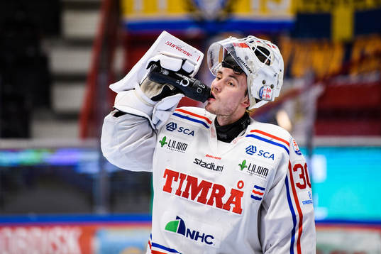 Timrås målvakt Jacob Johansson deppar