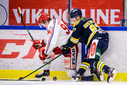 Timrås Sebastian Hartmann och Södertäljes Hugo Gustafsson