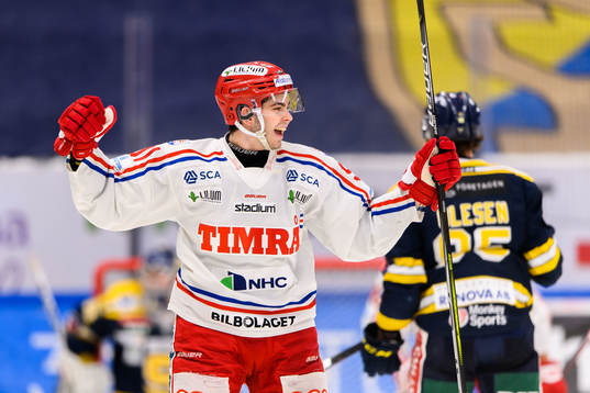 Timrås Viktor Lodin jublar