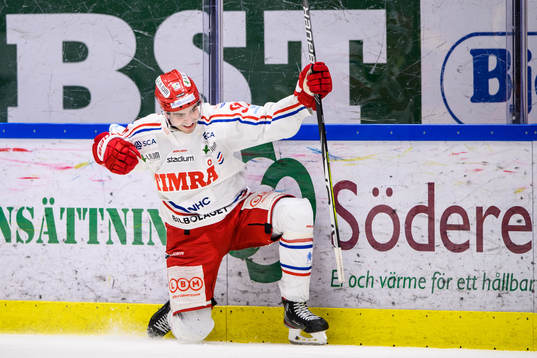 Timrås Viktor Lodin  jublar