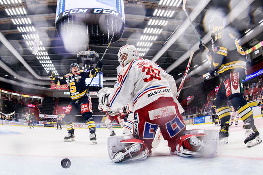 Södertäljes Sam Bitten (v) och Anton Blomberg (h) jublar