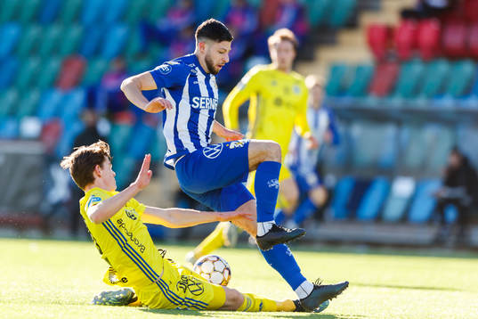 Sundsvalls Teodor Stenshagen och IFK Göteborg Kevin Yakob