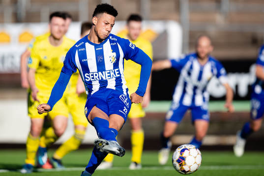 IFK Göteborg Tobias Sana kvitterar till 1-1 på straff