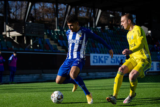 IFK Göteborgs Hosam Aiesh och Sundsvalls Dennis Olsson