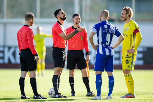 Domare Mohammed Al-Hakim singlar slant mellan IFK