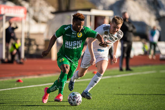 Hammarbys Akinkunmi Amoo och Oskarshamns Malte Persson