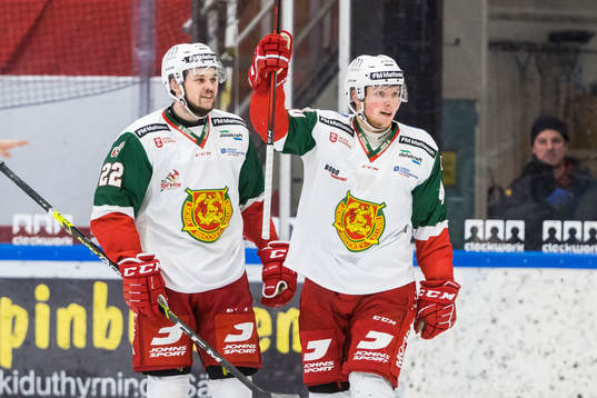 Moras Oskar Stål-Lyrenäs och Måns Carlsson jublar