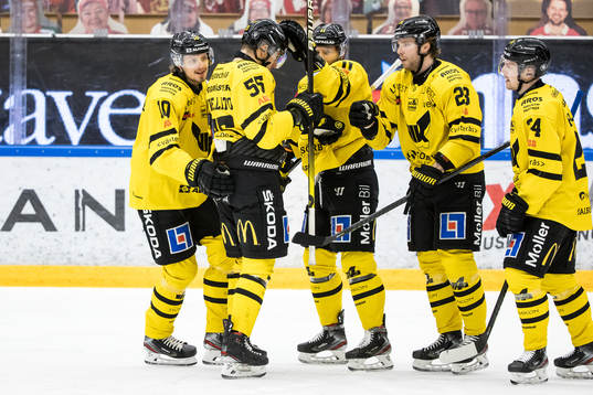 Västerås spelarna jublar