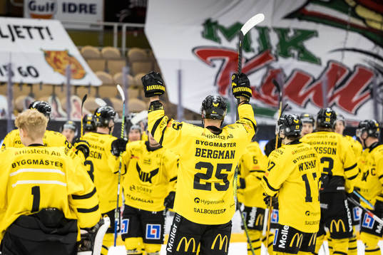 Västerås spelarna jublar