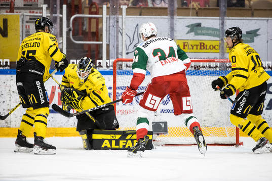 Västerås målvakt Jesper Myrenberg och Västerås Alex