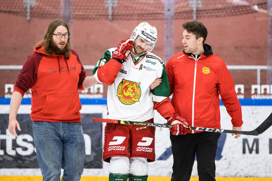 Västerås Filip Karlsson har ont