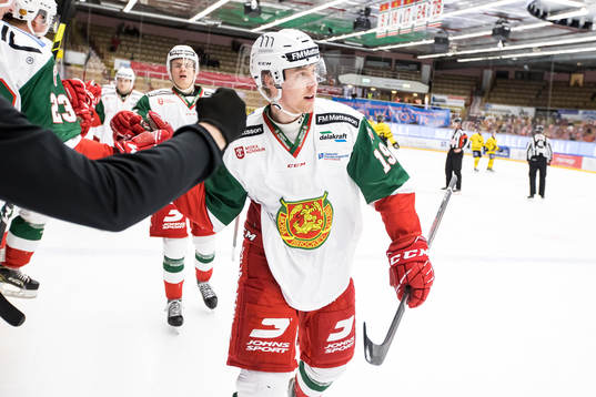 Moras Filip Lennström jubel
