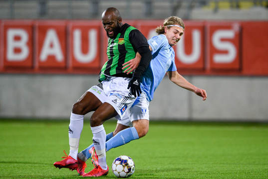 GAIS Boris Lumbana och Malmö FFs Sebastian Nanasi
