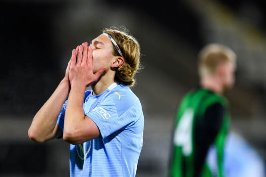 Malmö FFs Sebastian Nanasi deppar