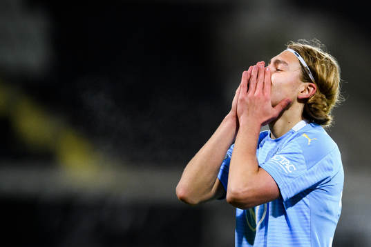 Malmö FFs Sebastian Nanasi deppar