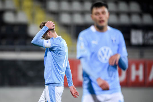 Malmö FFs Ola Toivonen och Anel Ahmedhodzic  deppar