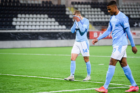 Malmö FFs Felix Beijmo och Amin Sarr deppar