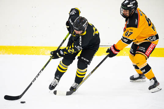 s Estelle Forsberg och Luleås Linn Peterson