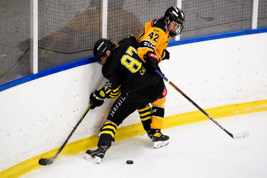s Johanna Lagus och Luleås Viivi Vainikka