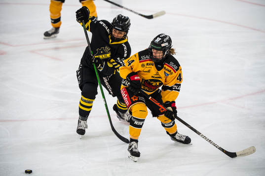 s Line Bialik Öien och Luleås Nicoline Jensen