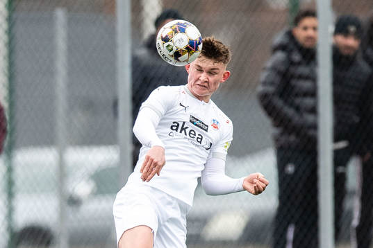 Helsingborgs Lucas Larsen nickar